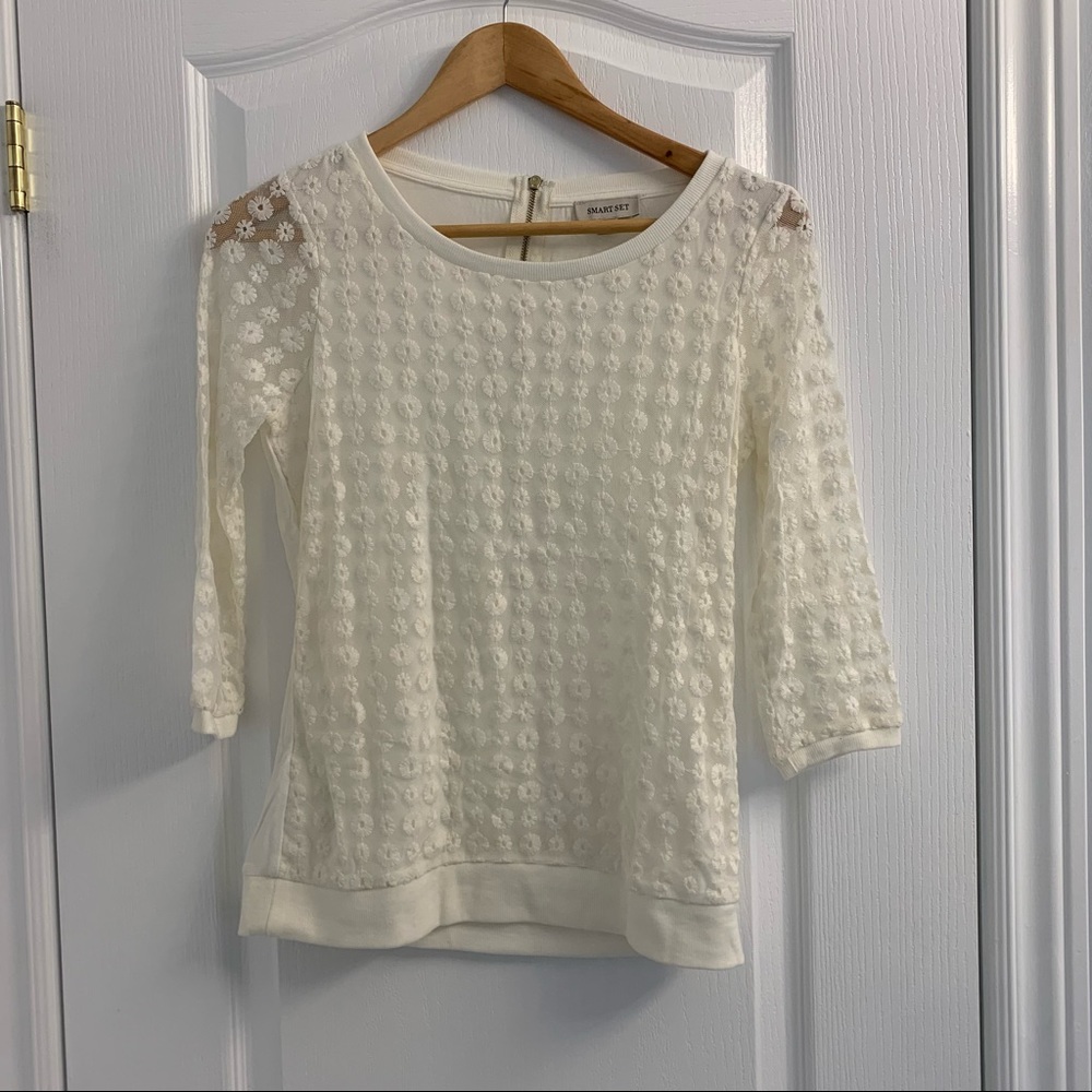 Smart Set White Top with Flower Overlay. Size Small.
